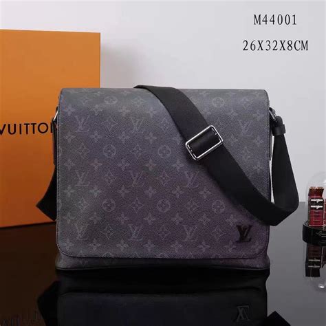 louis vuitton district mm fake
